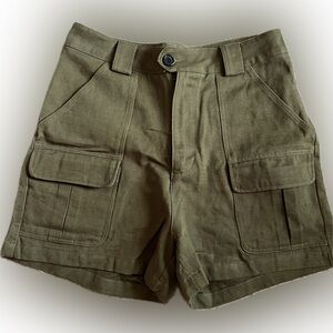 NWOT - army green CARGO SHORTS.  Very cute, high-waisted.  Size XS
